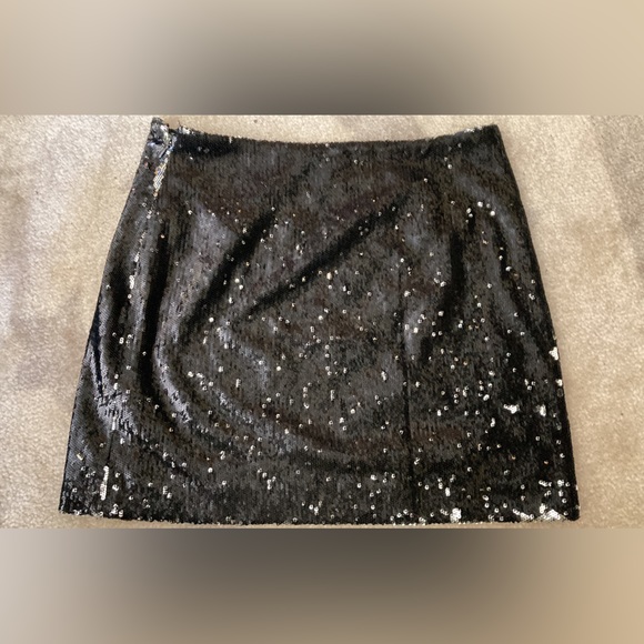 French connection size 2 sequinned mini skirt new and unworn - Picture 3 of 4